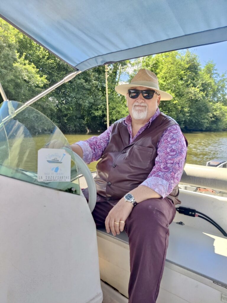 Messing about on the River Sarthe