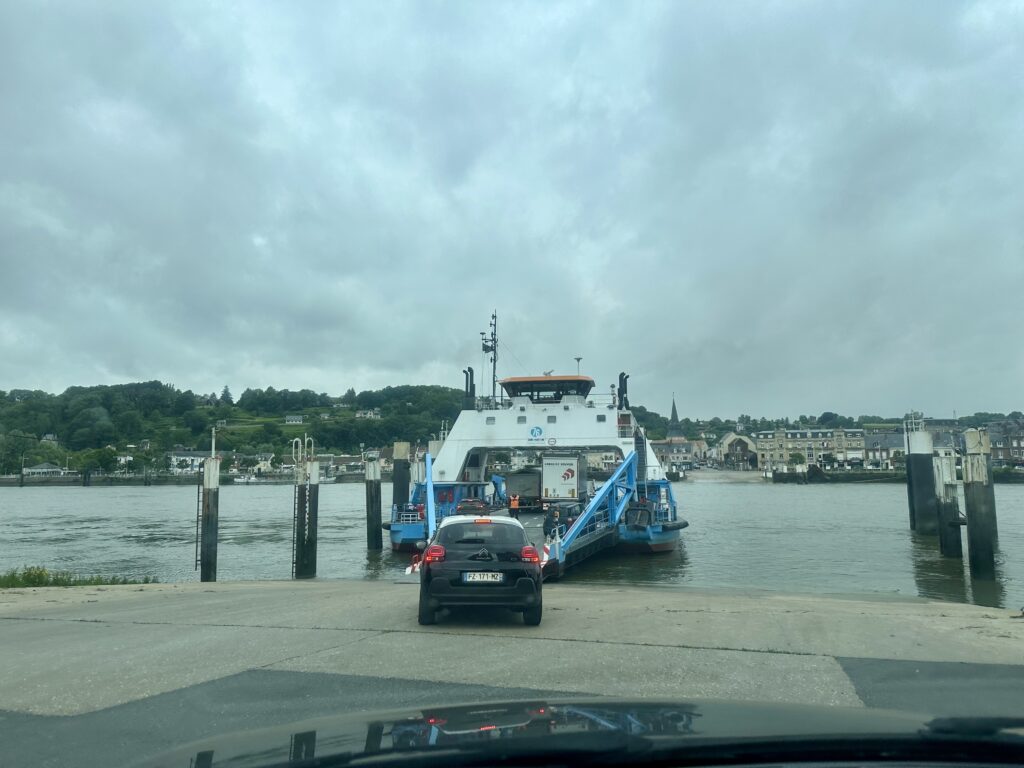 Ferry 'cross the Seine