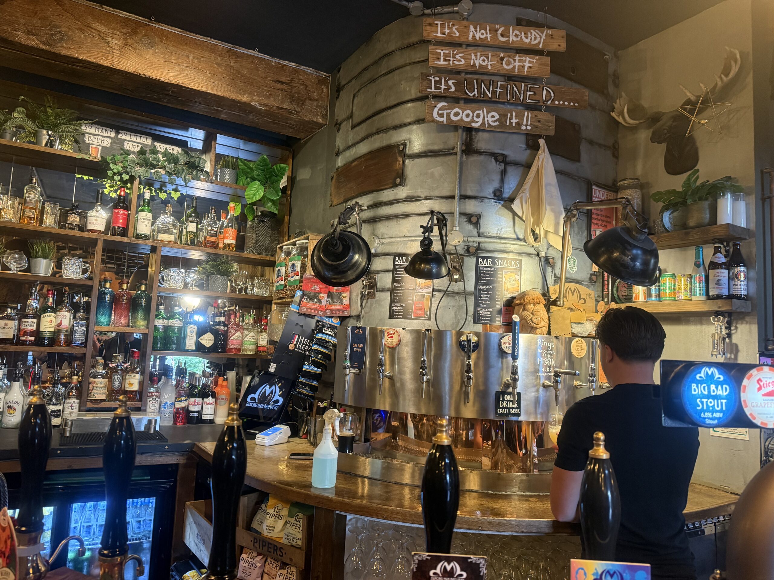Bar at the Dancing Man Brewery