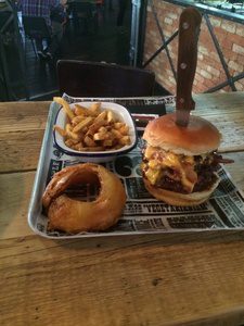 Cheese Burger - at Tolfalas.com